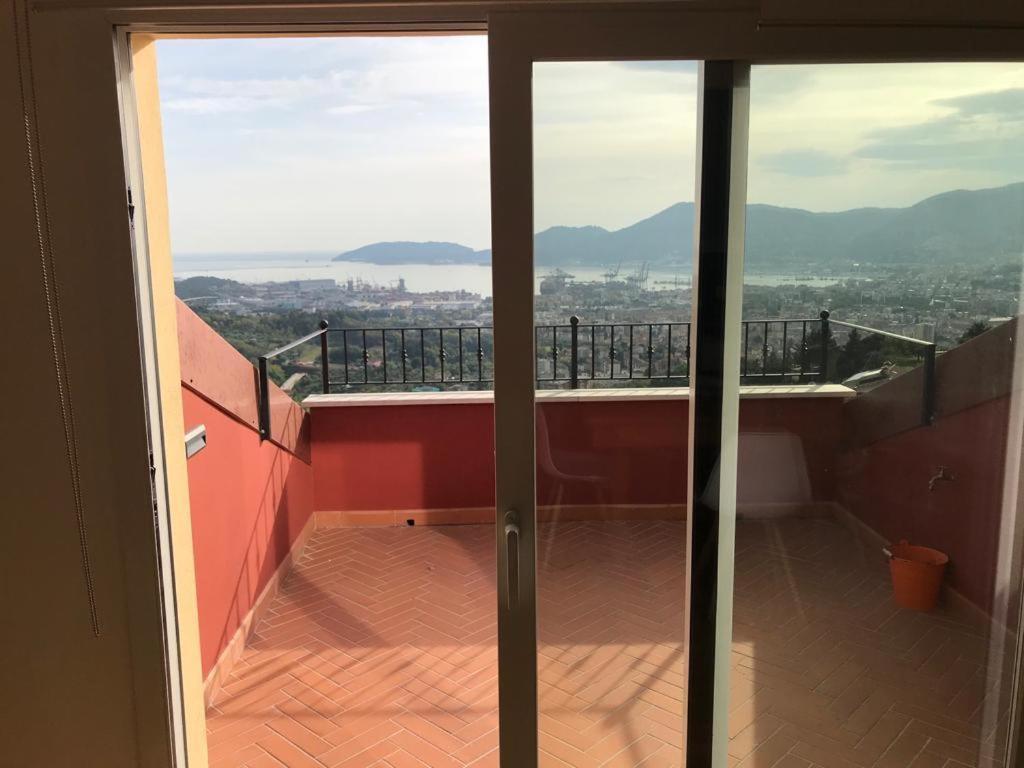 Apartamento La Casa Con Vista Di Emma Vezzano Ligure Exterior foto