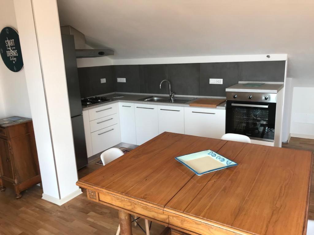 Apartamento La Casa Con Vista Di Emma Vezzano Ligure Exterior foto
